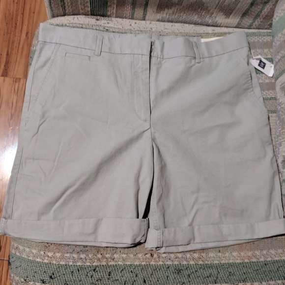 gap grey shorts